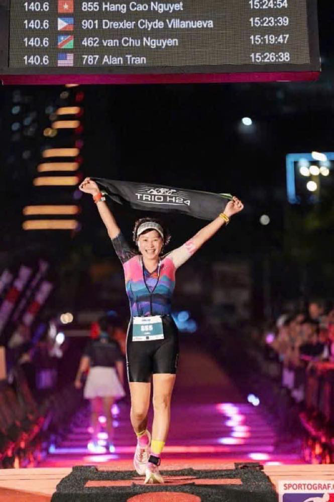 Chị Cao Nguyệt Hằng về đích IRONMAN 140.6 với thành tích 15:24:54